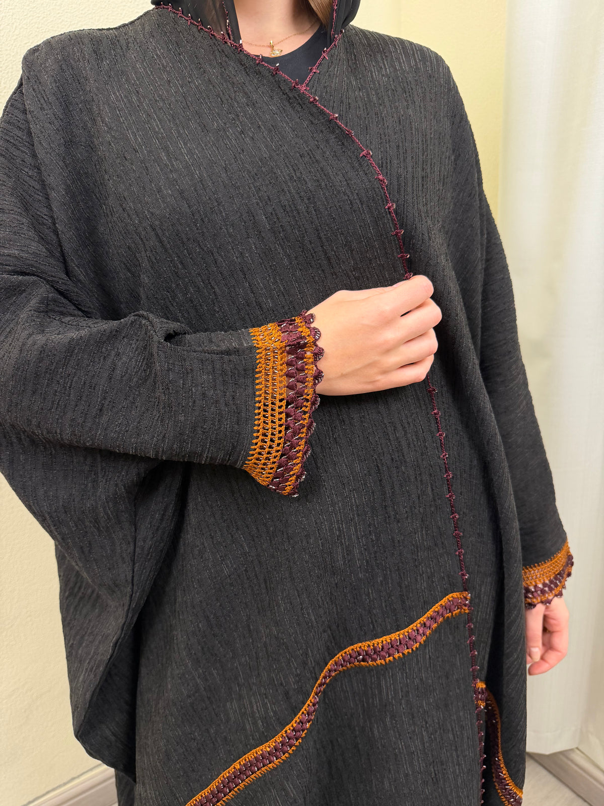 Makhmal Bloom Abaya 🤎🍷